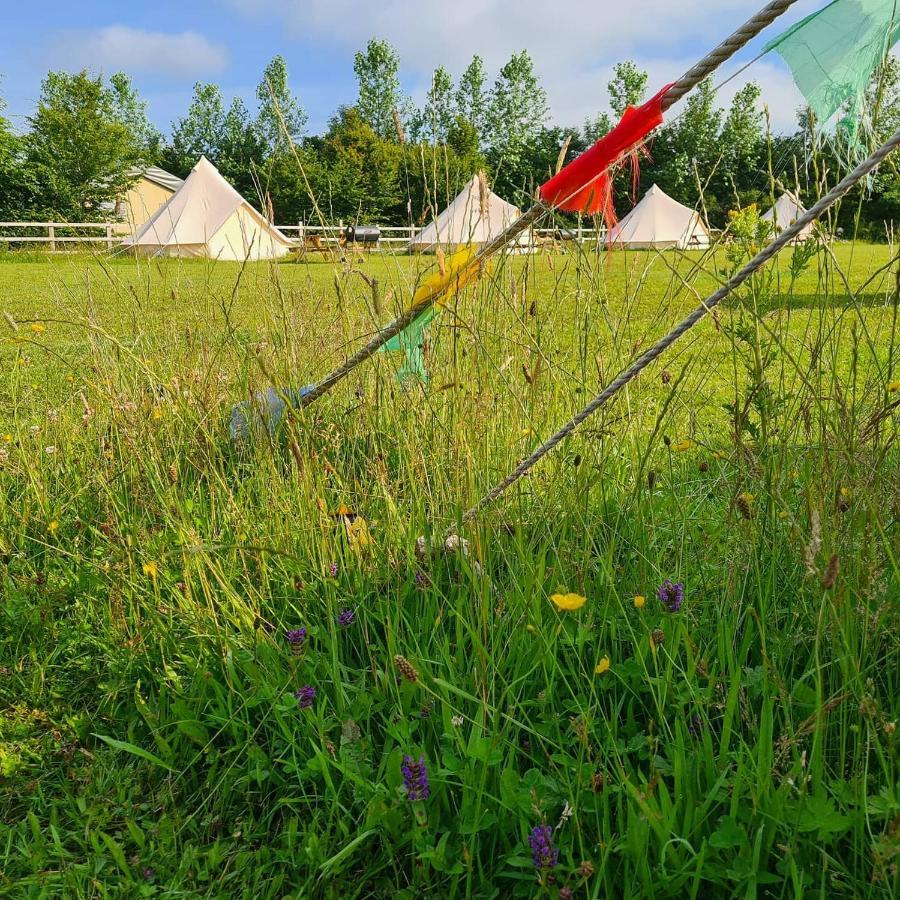 Bell Tent Glamping At Marwell Resort วินเชสเตอร์ ภายนอก รูปภาพ