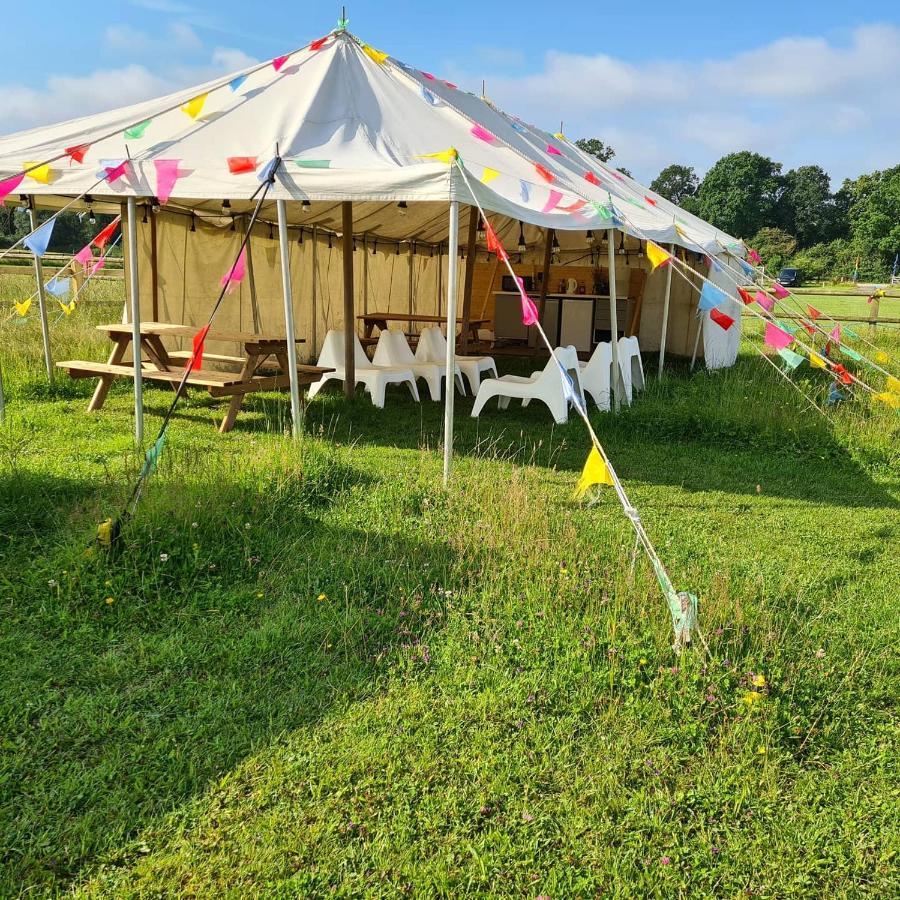 Bell Tent Glamping At Marwell Resort วินเชสเตอร์ ภายนอก รูปภาพ